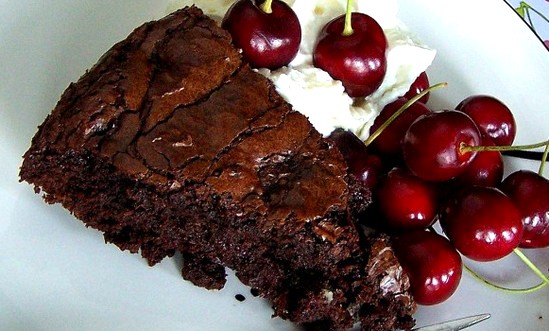 Рецепт шоколадного пирога с вишнями